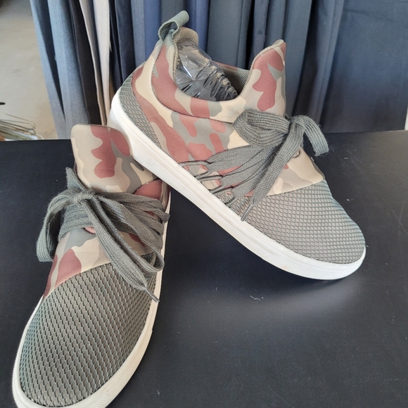 Steve Madden Sneeks - Picture 3 of 9